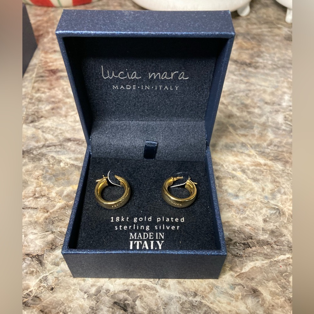 Lucia Mara hoops